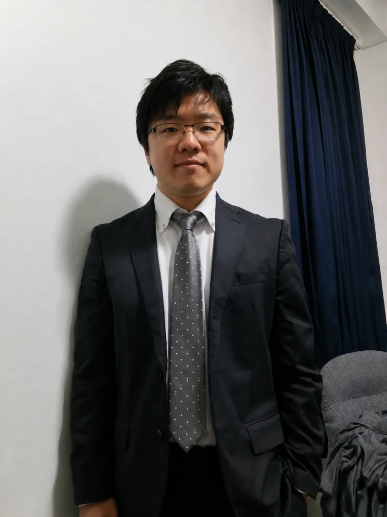 外見コンサル前の男性の写真